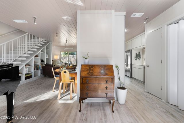 527 Front Beach Drive, 20, Ocean Springs, MS 39564