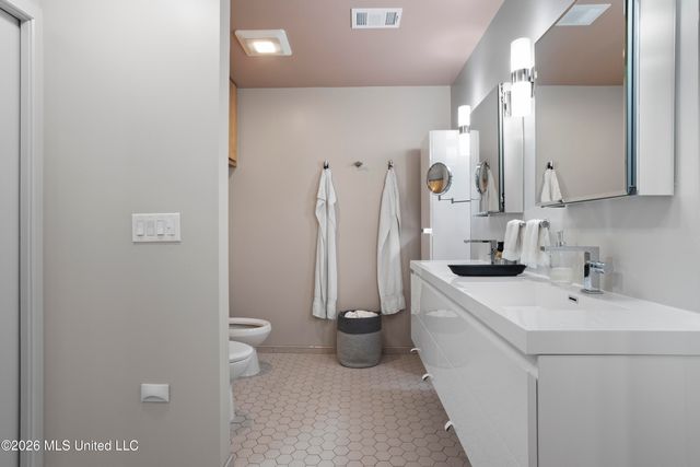 527 Front Beach Drive, 20, Ocean Springs, MS 39564