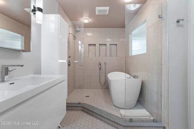 527 Front Beach Drive, 20, Ocean Springs, MS 39564