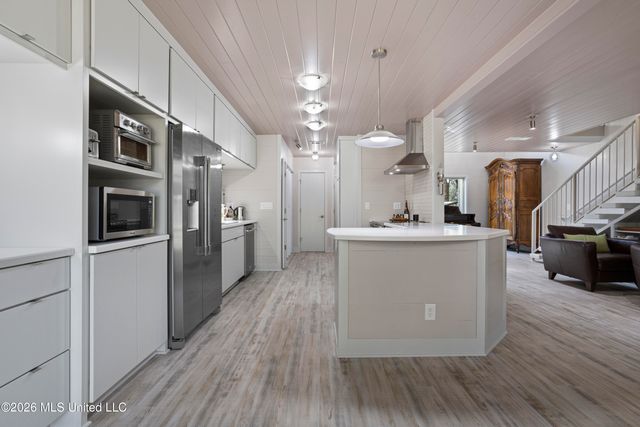 527 Front Beach Drive, 20, Ocean Springs, MS 39564