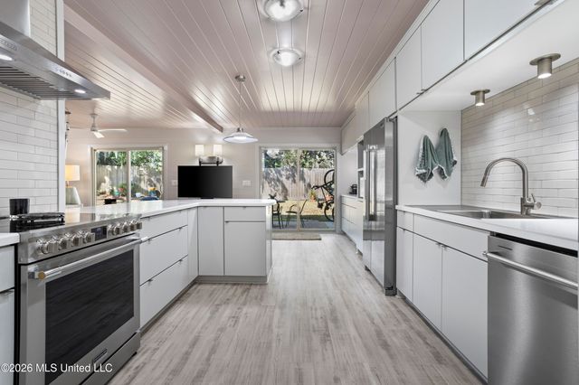 527 Front Beach Drive, 20, Ocean Springs, MS 39564