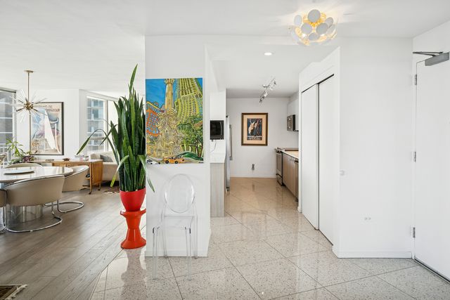 940 W Glenlake Avenue 42B, Chicago, IL 60660