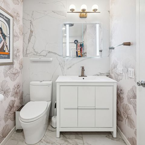 940 W Glenlake Avenue 42B, Chicago, IL 60660