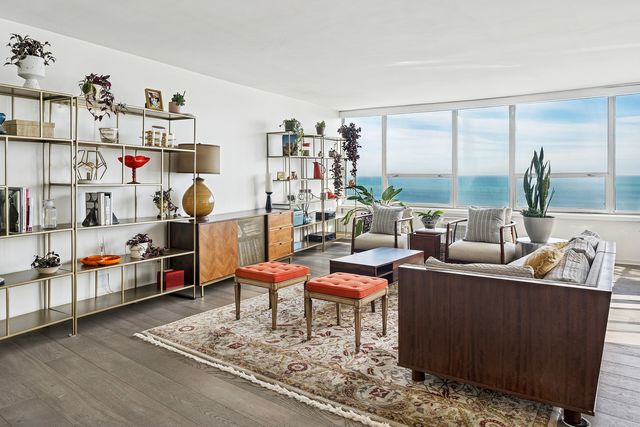 940 W Glenlake Avenue 42B, Chicago, IL 60660