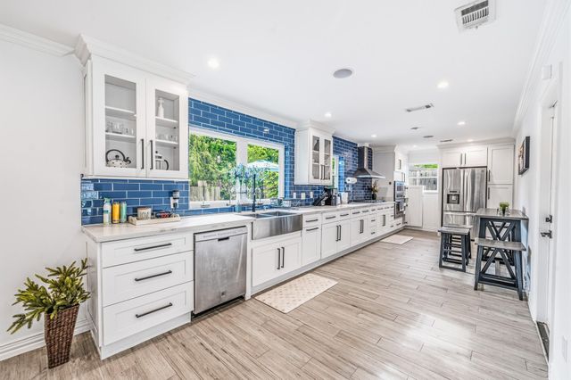 9022 Quebec Dr, Houston, TX 77096