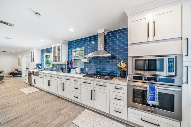 9022 Quebec Dr, Houston, TX 77096