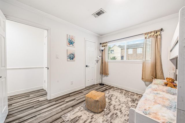 9022 Quebec Dr, Houston, TX 77096