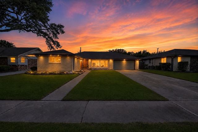 9022 Quebec Dr, Houston, TX 77096