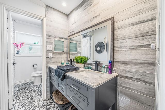 9022 Quebec Dr, Houston, TX 77096