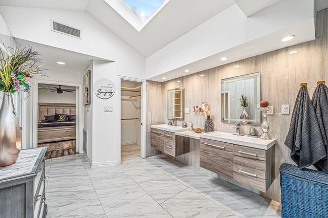 9022 Quebec Dr, Houston, TX 77096