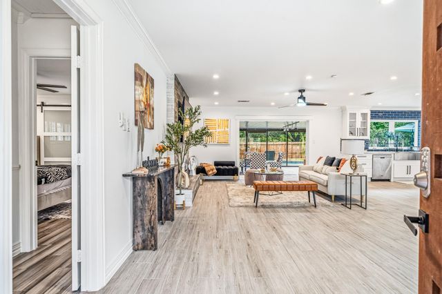 9022 Quebec Dr, Houston, TX 77096