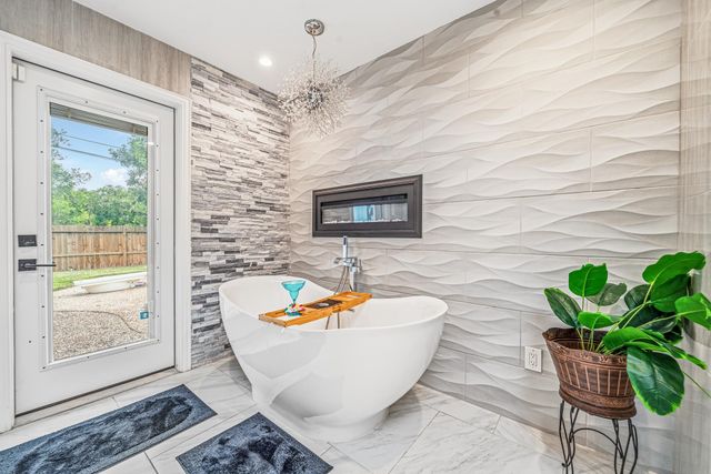 9022 Quebec Dr, Houston, TX 77096