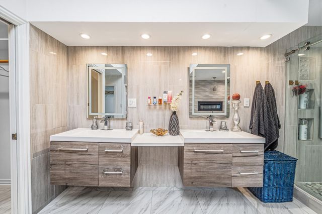 9022 Quebec Dr, Houston, TX 77096