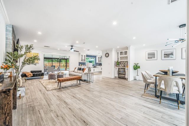 9022 Quebec Dr, Houston, TX 77096