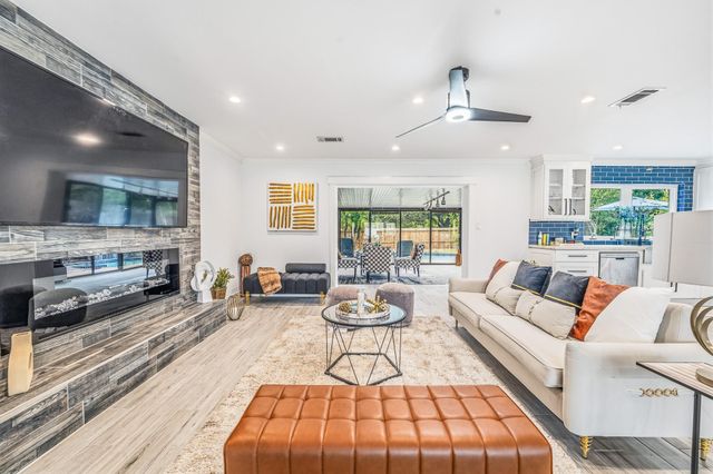 9022 Quebec Dr, Houston, TX 77096