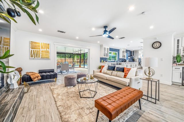 9022 Quebec Dr, Houston, TX 77096