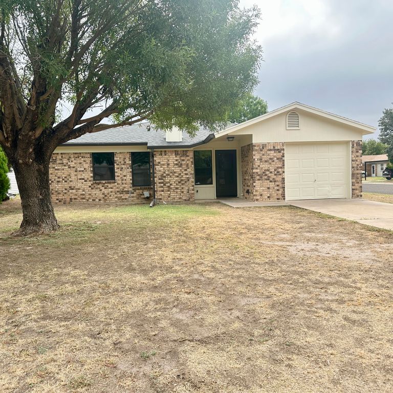 Image 2 of property listing at 1002 Alpha Circle, San Angelo, TX 76903