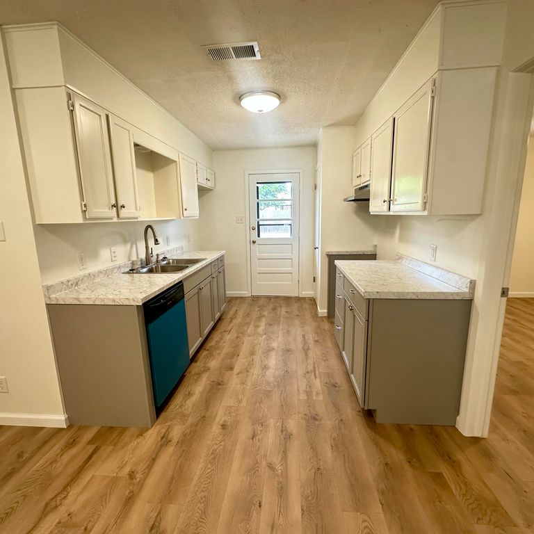 Image 4 of property listing at 1002 Alpha Circle, San Angelo, TX 76903