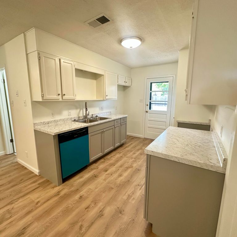 Image 5 of property listing at 1002 Alpha Circle, San Angelo, TX 76903