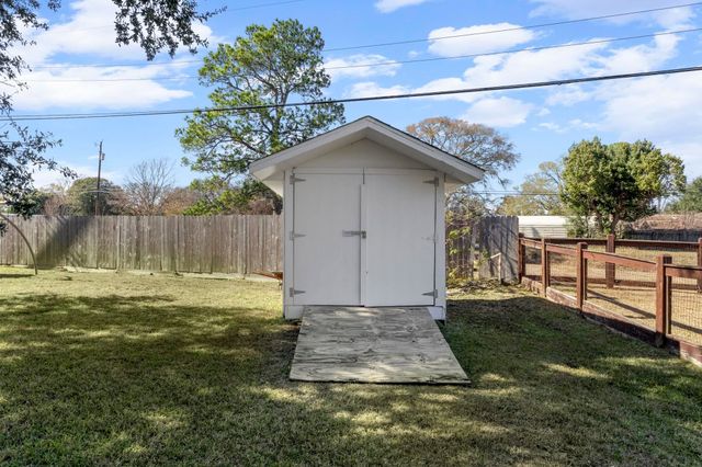 2850 Seattle, Nederland, TX 77627