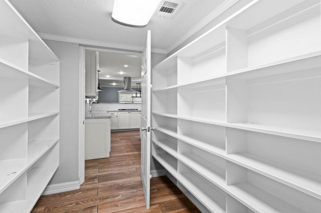 2850 Seattle, Nederland, TX 77627