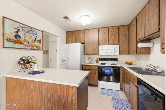 286 Oakleaf Drive 32, Thousand Oaks, CA 91360