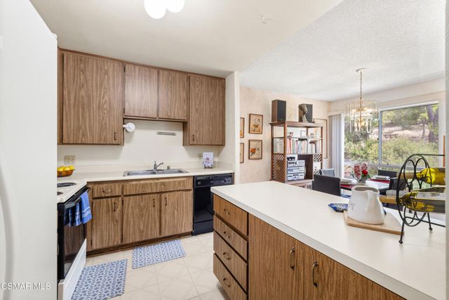 286 Oakleaf Drive 32, Thousand Oaks, CA 91360