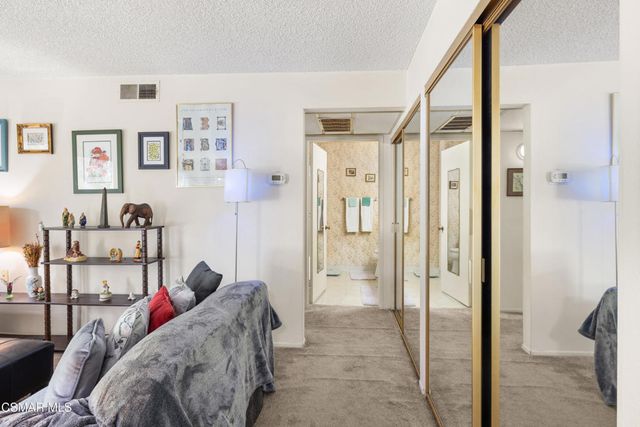 286 Oakleaf Drive 32, Thousand Oaks, CA 91360