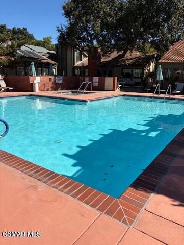286 Oakleaf Drive 32, Thousand Oaks, CA 91360