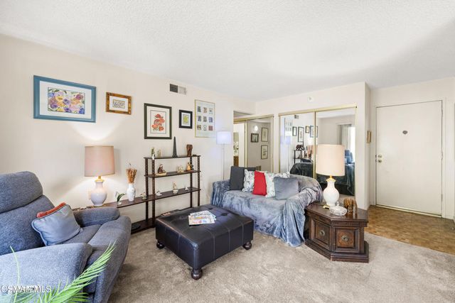 286 Oakleaf Drive 32, Thousand Oaks, CA 91360