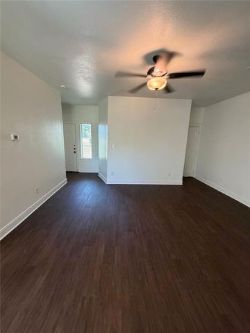 146 Mauna Kea LN B, Bastrop, TX 78602
