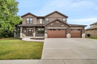 927 W Locust Lane, Peotone, IL 60468