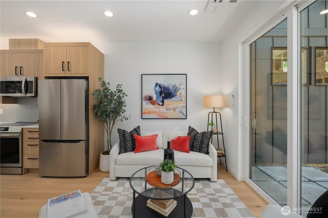 512 N 92nd Street, Seattle, WA 98103