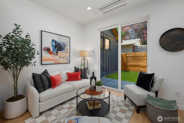 512 N 92nd Street, Seattle, WA 98103