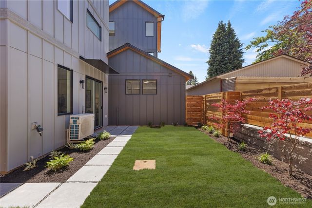 512 N 92nd Street, Seattle, WA 98103