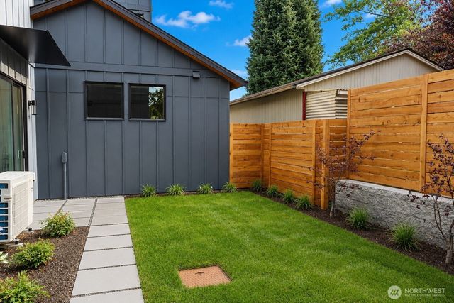 512 N 92nd Street, Seattle, WA 98103