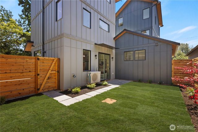 512 N 92nd Street, Seattle, WA 98103