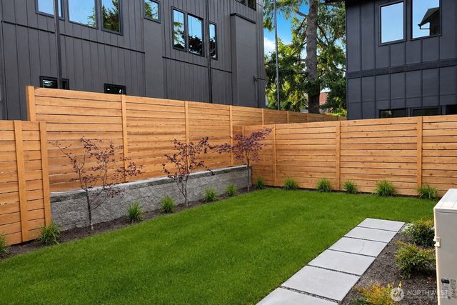 512 N 92nd Street, Seattle, WA 98103