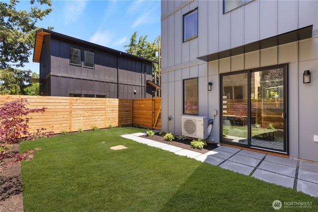 512 N 92nd Street, Seattle, WA 98103