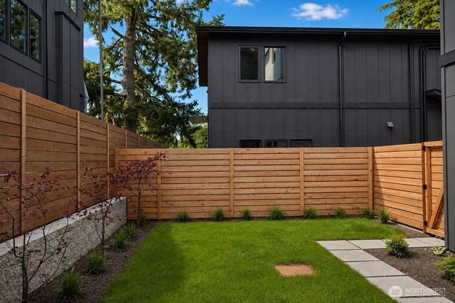 512 N 92nd Street, Seattle, WA 98103