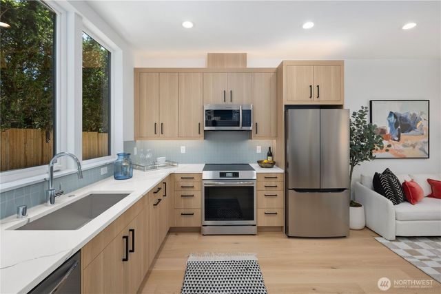 512 N 92nd Street, Seattle, WA 98103