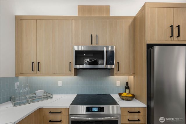 512 N 92nd Street, Seattle, WA 98103