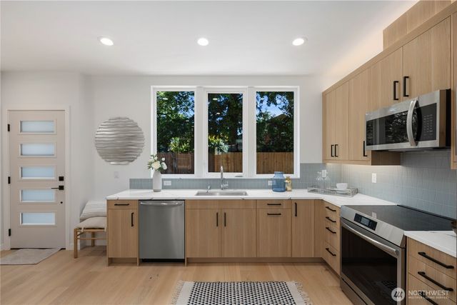 512 N 92nd Street, Seattle, WA 98103