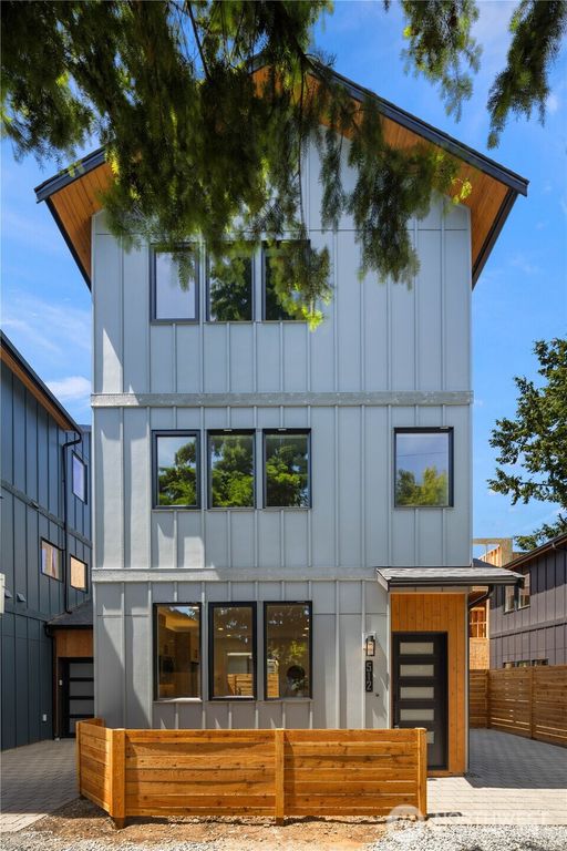512 N 92nd Street, Seattle, WA 98103