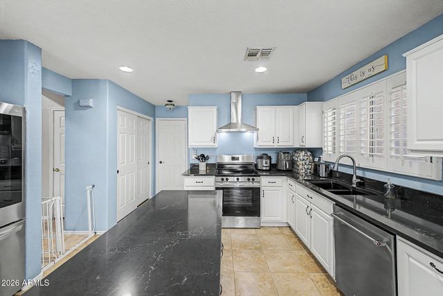 6114 E ROLAND Street, Mesa, AZ 85215