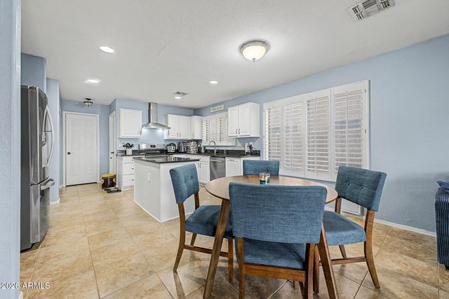 6114 E ROLAND Street, Mesa, AZ 85215