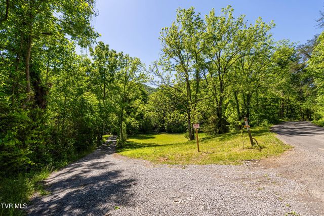 1050 Butcher Valley Road, Rogersville, TN 37857