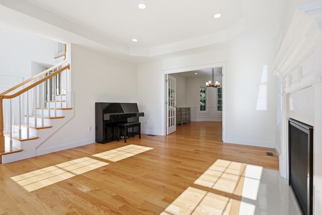 27 Mcintosh Ln, Littleton, MA 01460