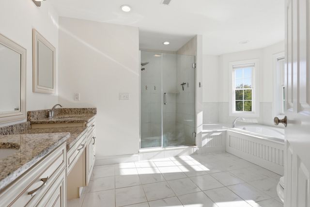 27 Mcintosh Ln, Littleton, MA 01460