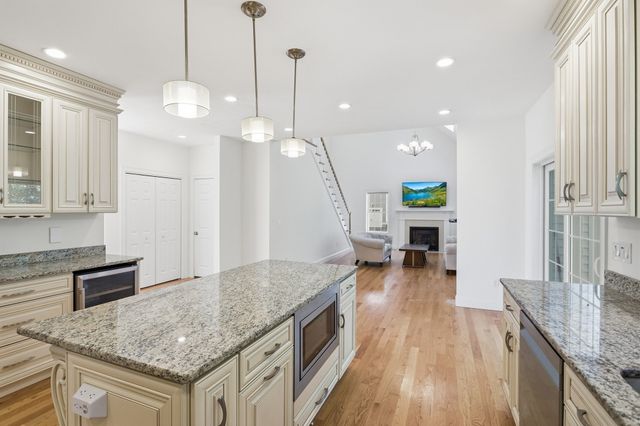 27 Mcintosh Ln, Littleton, MA 01460